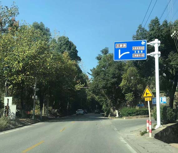 道路標(biāo)志牌